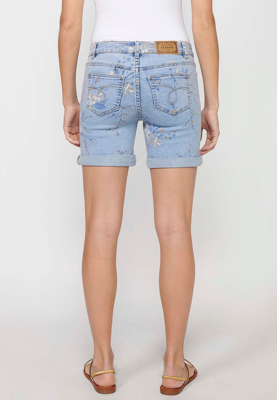 Shorts with a turn-up finish with zipper and button closure with a Blue floral print for Women 5