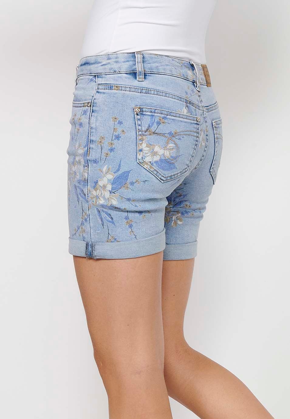 Shorts mit Umschlag, Reißverschluss und Knopfverschluss und blauem Blumendruck für Damen 6
