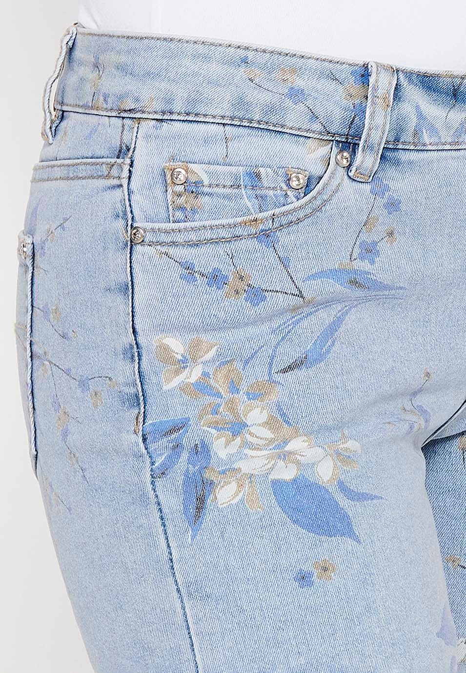 Shorts mit Umschlag, Reißverschluss und Knopfverschluss und blauem Blumendruck für Damen 8