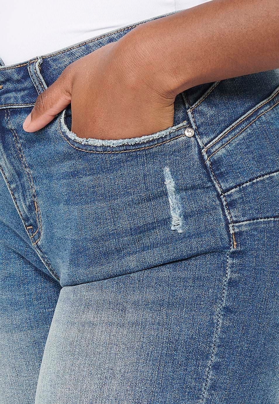 Blaue Shorts mit zerrissenen Details und Frontverschluss mit Reißverschluss und Knopf für Damen 6