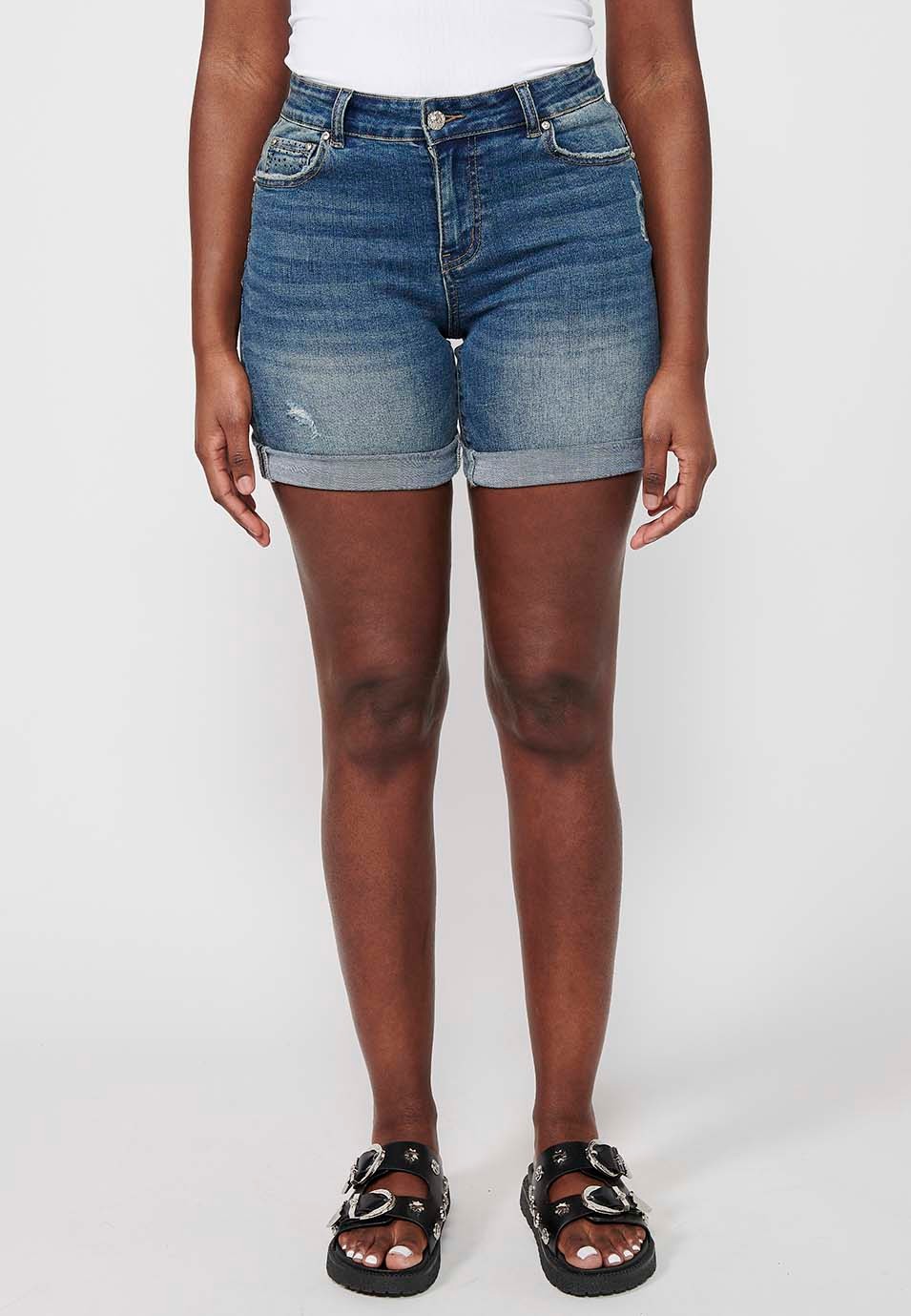 Blaue Shorts mit zerrissenen Details und Frontverschluss mit Reißverschluss und Knopf für Damen 2