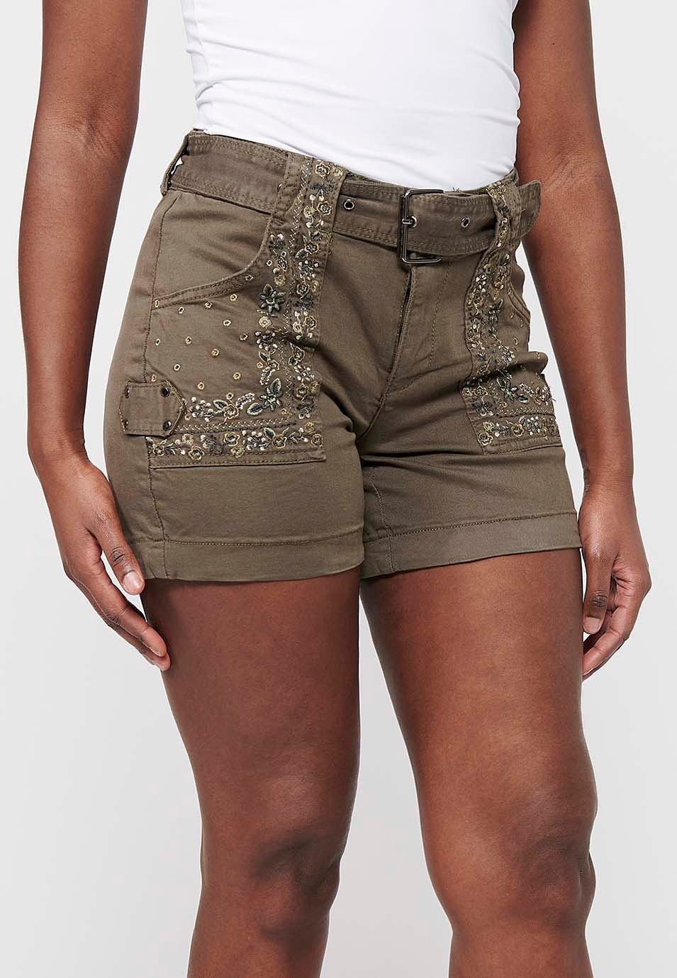 Shorts, pockets with floral embroidery. Adjustable waistband with belt, khaki color for women