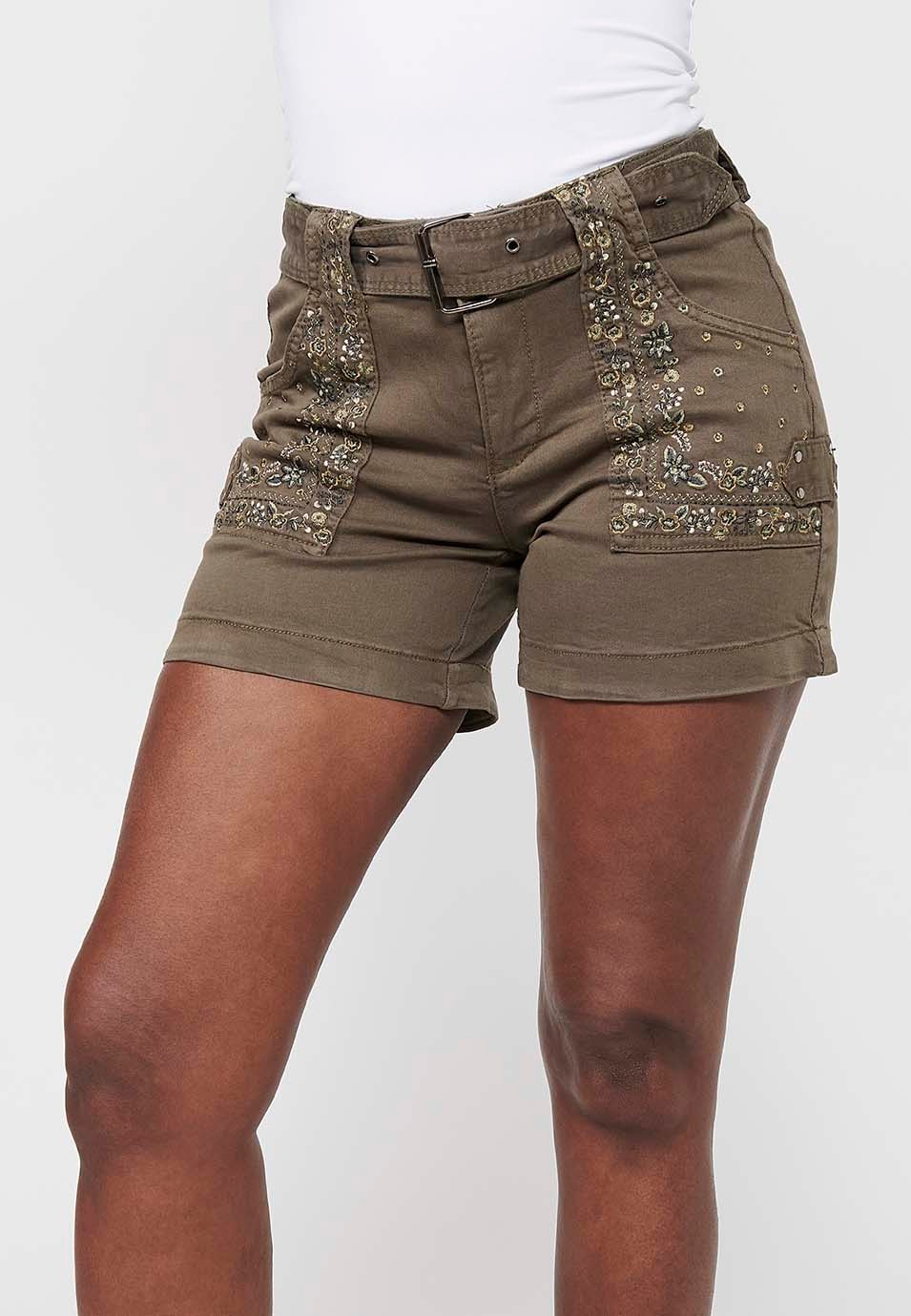 Shorts, pockets with floral embroidery. Adjustable waistband with belt, khaki color for women