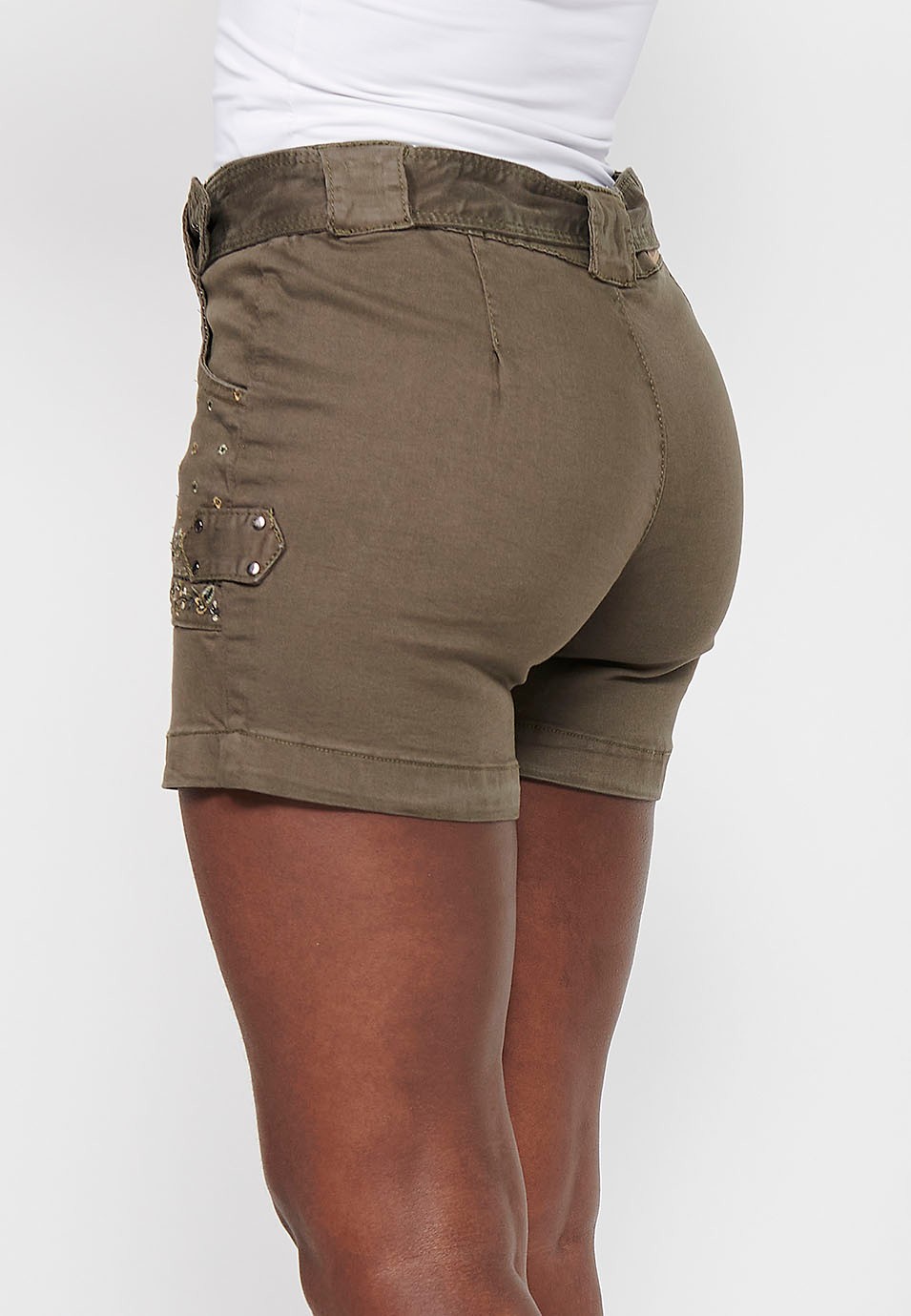 Shorts, pockets with floral embroidery. Adjustable waistband with belt, khaki color for women