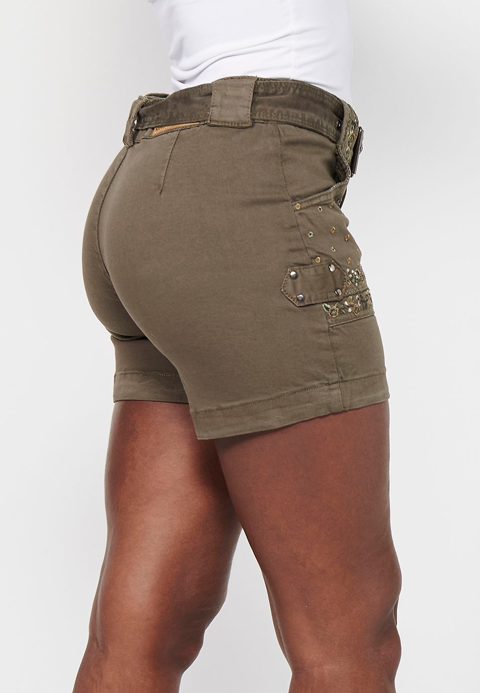 Shorts, pockets with floral embroidery. Adjustable waistband with belt, khaki color for women