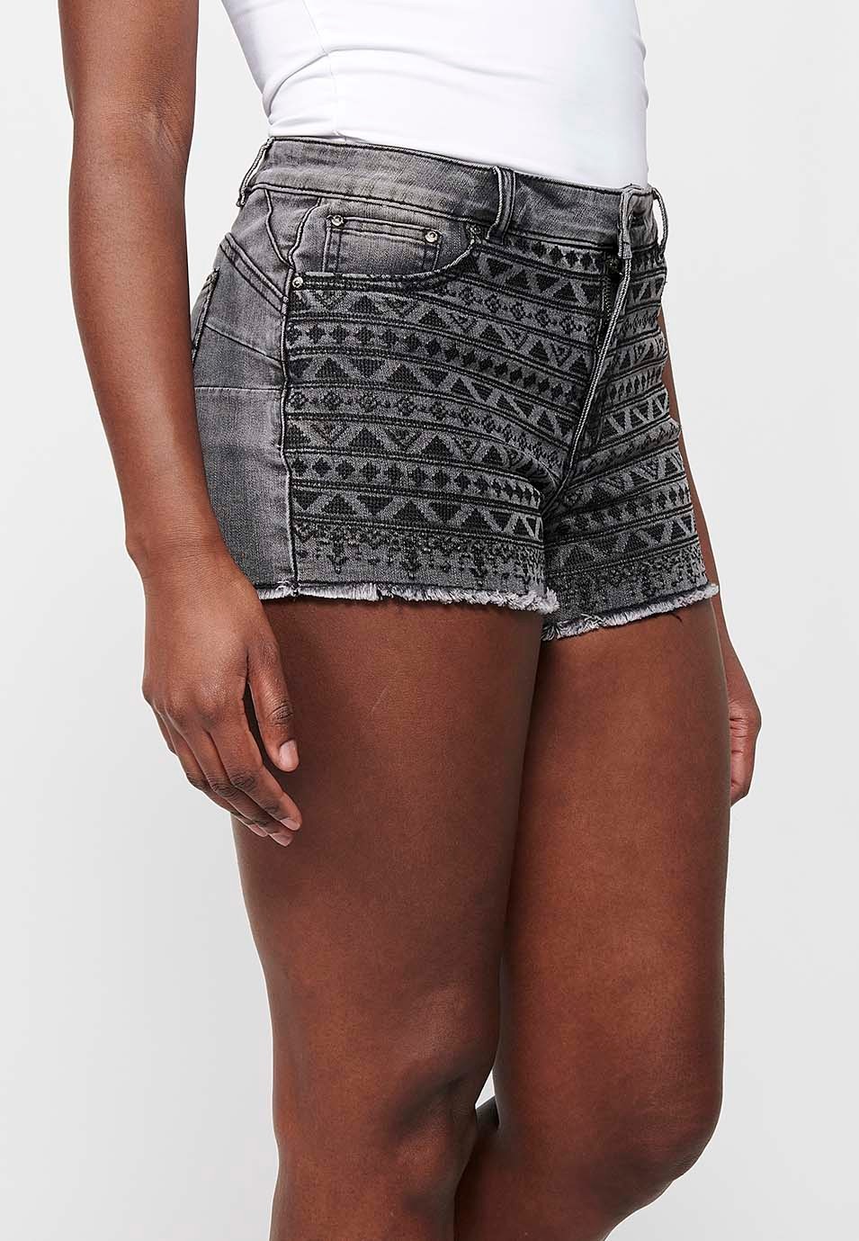 Shorts, front closure with zipper and button, black denim color for women