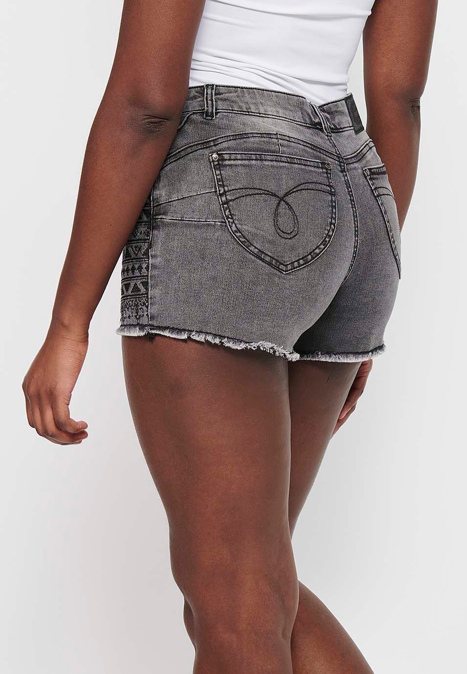 Short, fermeture avant avec fermeture éclair et bouton, couleur denim noir pour femme