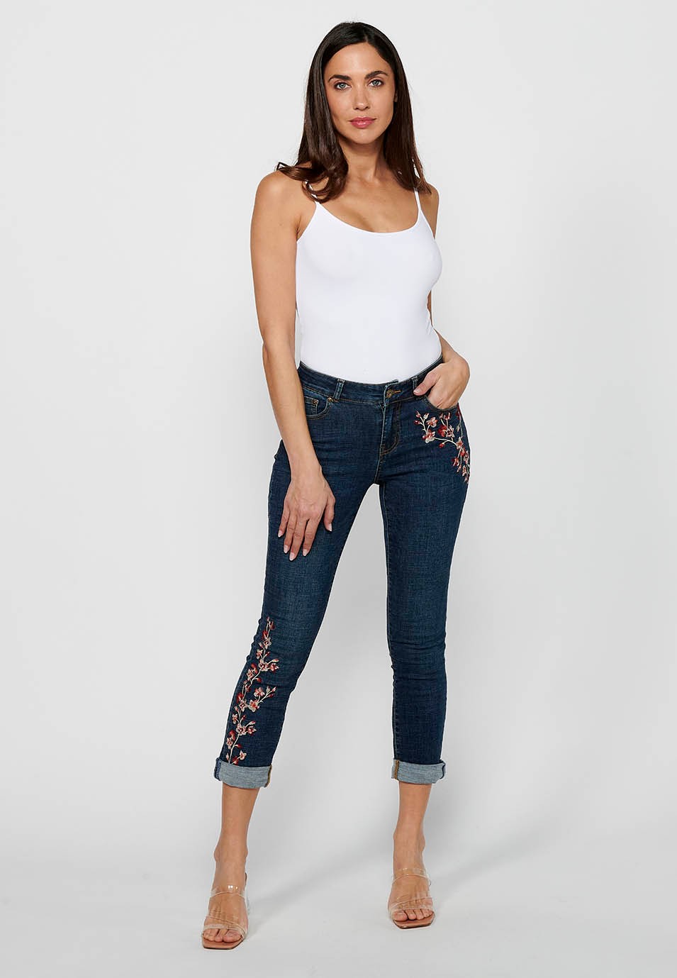 Lange, schmale Jeanshose mit Frontverschluss mit Reißverschluss und Knopf in Dunkelblau für Damen
