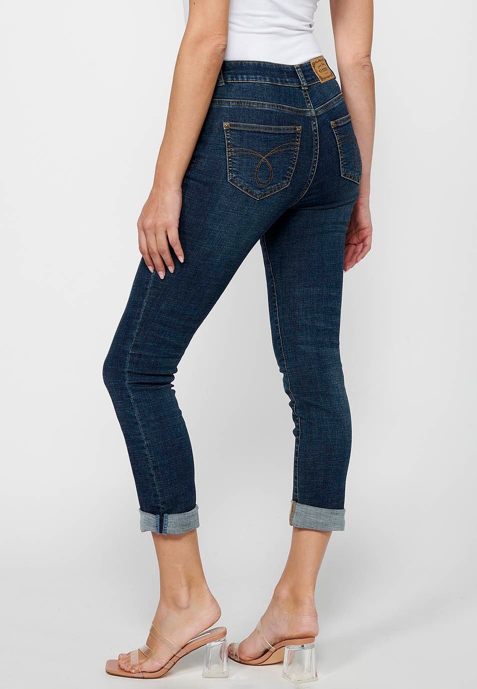 Pantalon long slim en jean avec fermeture sur le devant avec fermeture éclair et bouton en Bleu Foncé pour Femme 6