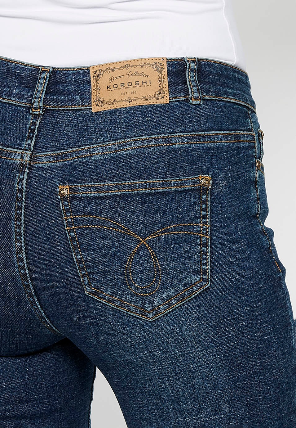 Lange, schmale Jeanshose mit Frontverschluss mit Reißverschluss und Knopf in Dunkelblau für Damen 8