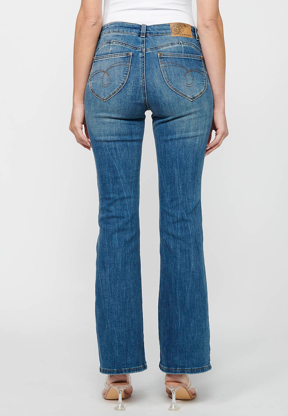 Pantalon long à cloche avec fermeture éclair sur le devant et fermeture boutonnée avec détails cassés de couleur moyenne claire pour femme 2