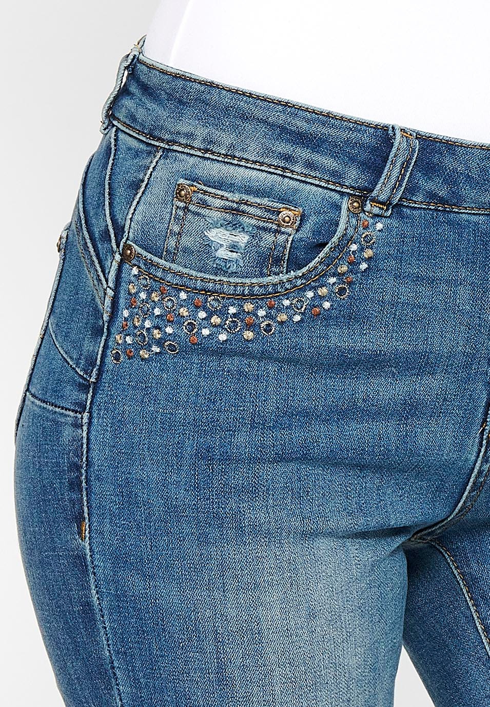 Pantalon long à cloche avec fermeture éclair sur le devant et fermeture boutonnée avec détails cassés de couleur moyenne claire pour femme 8