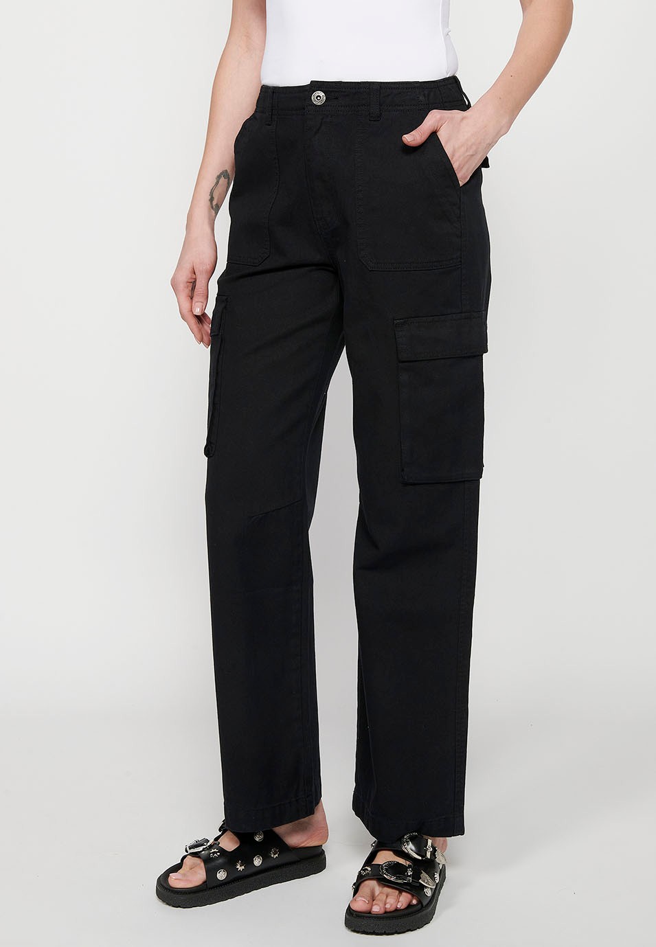 Pantalons llargs amb butxaques càrrec de cotó, color negre per a dona