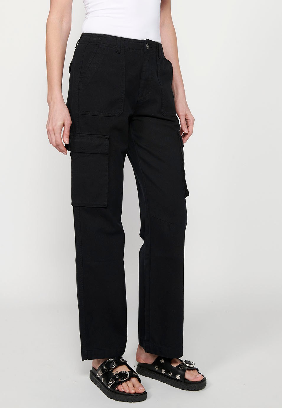 Long cotton cargo pants with pockets, black color for women