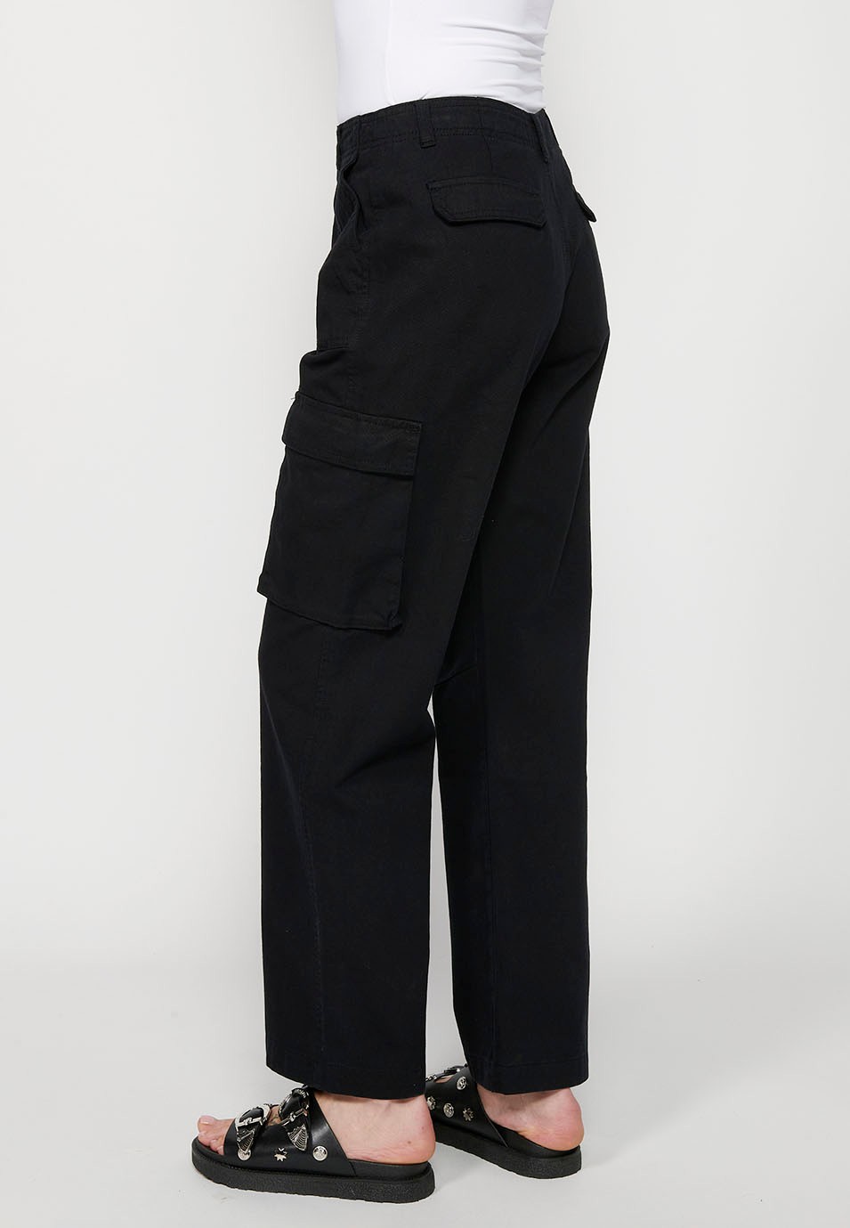 Long cotton cargo pants with pockets, black color for women