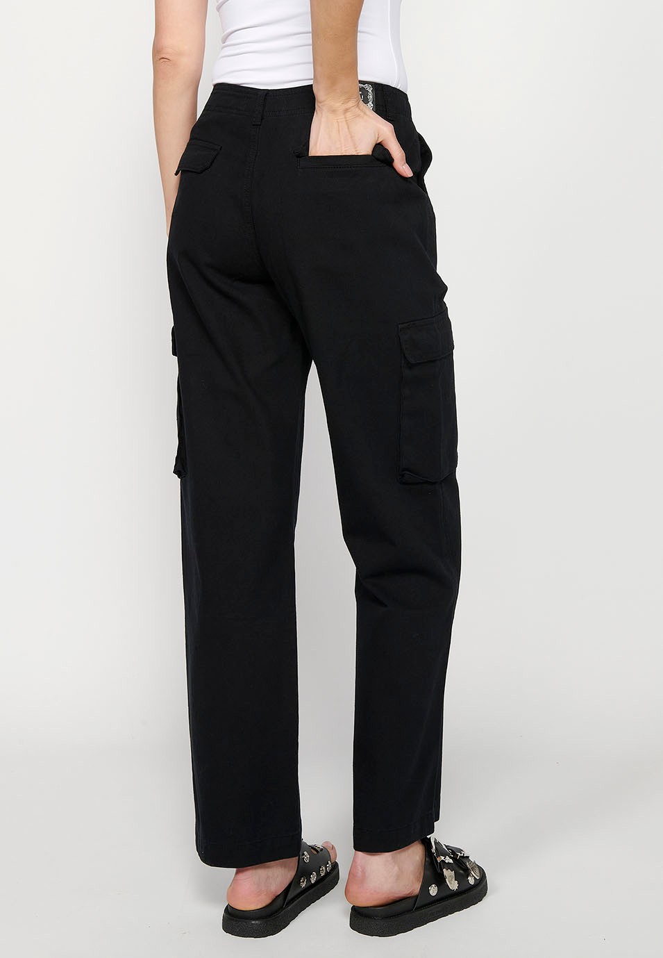 Long cotton cargo pants with pockets, black color for women