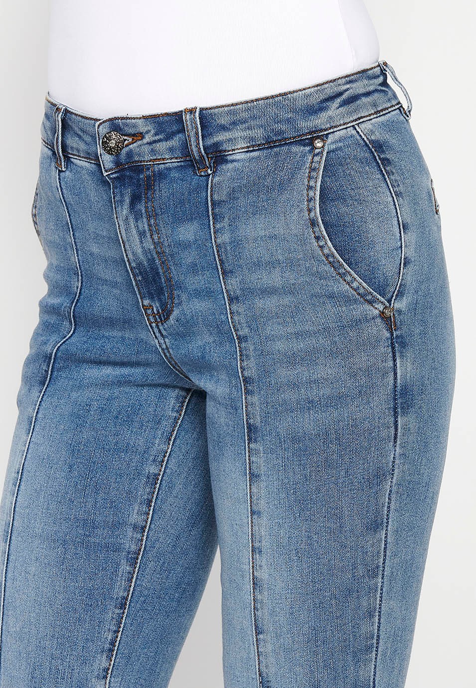 Lange Hose mit Schlagboden und Vordernaht mit Frontverschluss mit Reißverschluss und Knopf in Blau für Damen