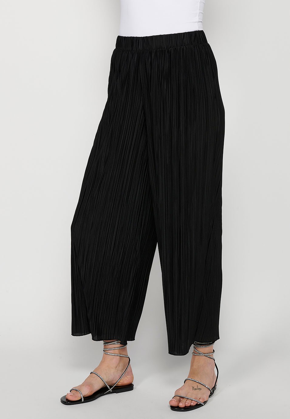 Pantalons llargs lleugers, cintura engomada, tela prisada color negre per a dona