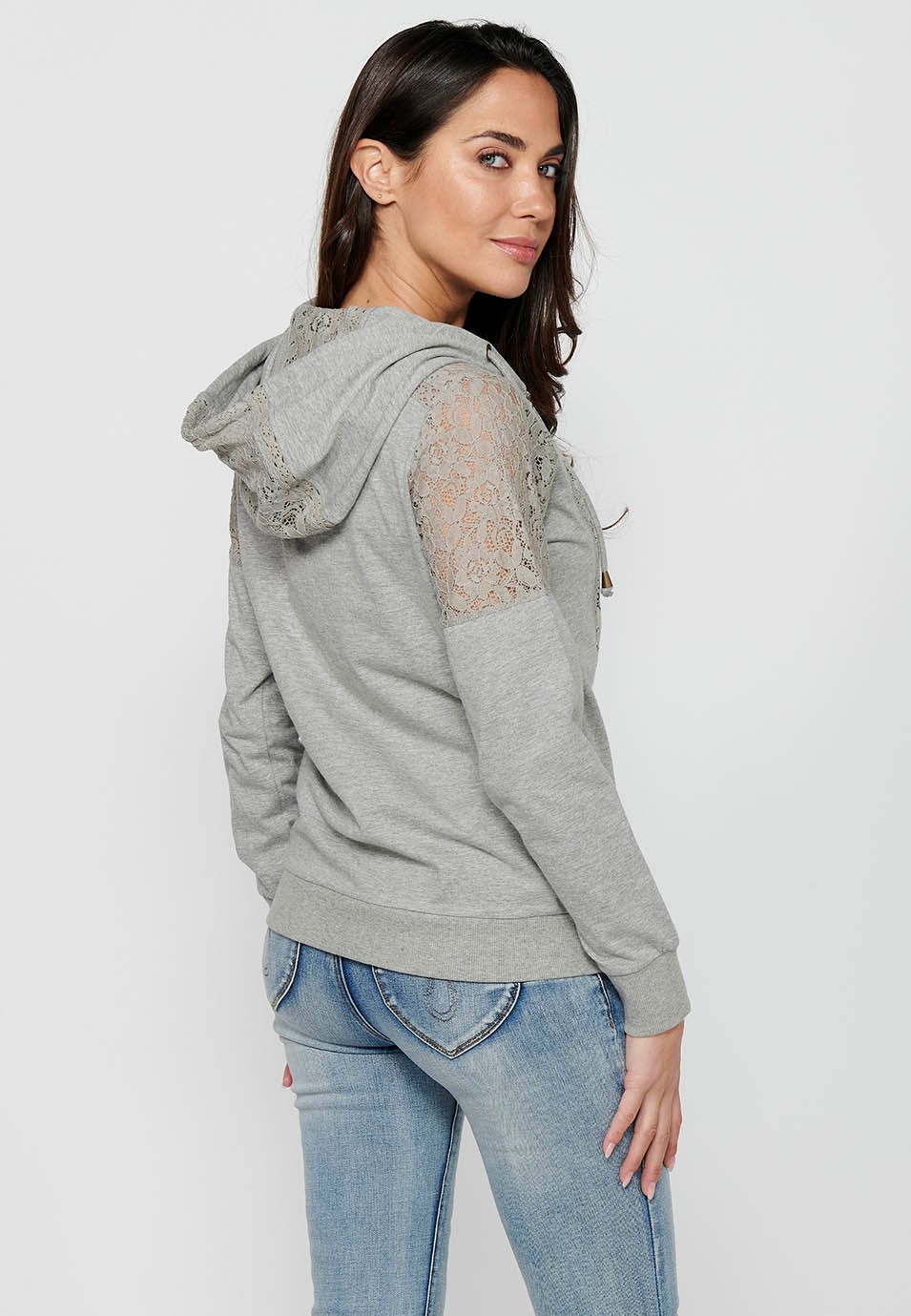 Veste sweat avec fermeture zippée sur le devant et détails en dentelle avec col à capuche gris pour femme 8