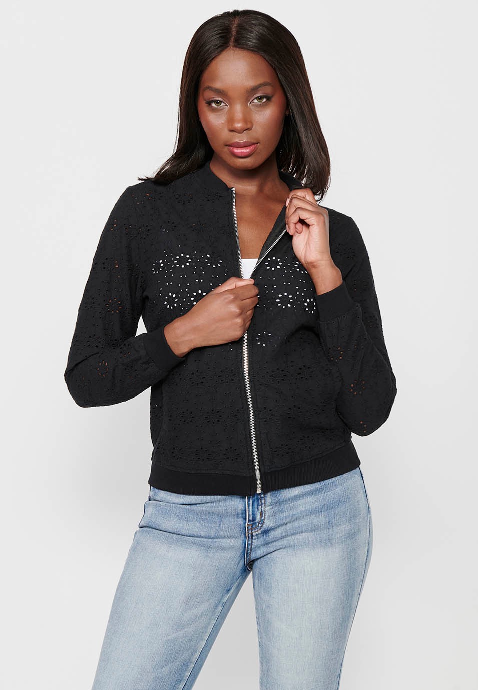 Cotton Sweatshirt with Zipper Front Closure and Rib Finishes with Embroidered Fabric with Floral Motifs and Black Round Neck for Women