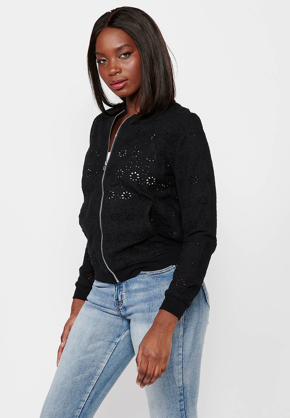 Baumwoll-Sweatshirt mit Reißverschluss vorne und gerippten Abschlüssen aus besticktem Stoff mit Blumenmotiven und schwarzem Rundhalsausschnitt für Damen 5