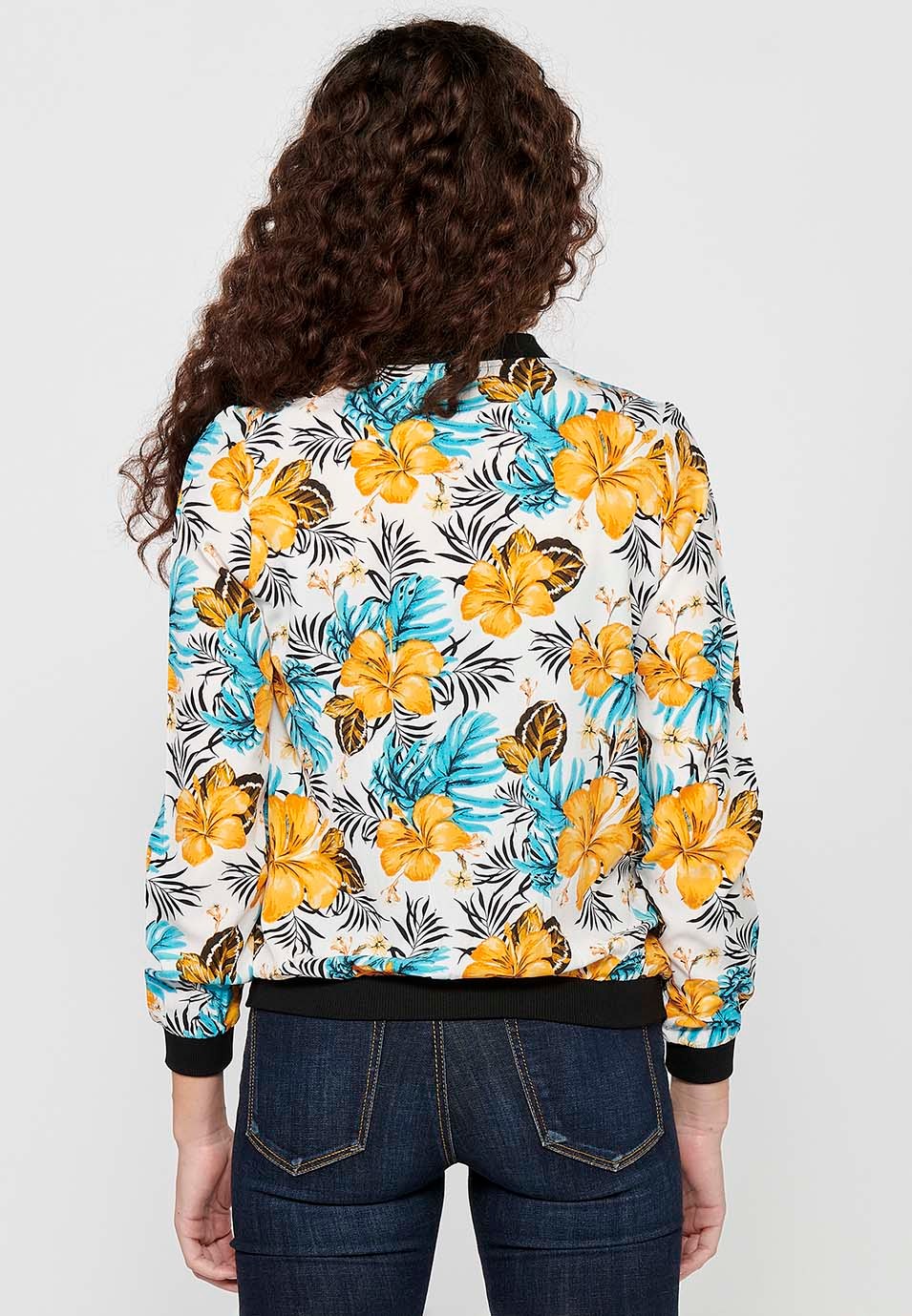 Long-sleeved sweatshirt jacket with ribbed finishes and floral print with front zipper closure. Composition 100% Polyester. White Color for Women from the Koröshi brand 2