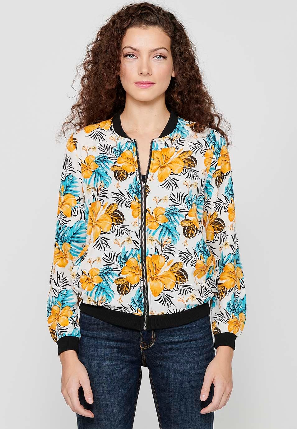 Chaqueta sudadera de manga larga con Acabados en rib y Estampado floral con Cierre delantero con cremallera. Composición 100% Poliéster. Color Blanco para Mujer de la marca Koröshi 5