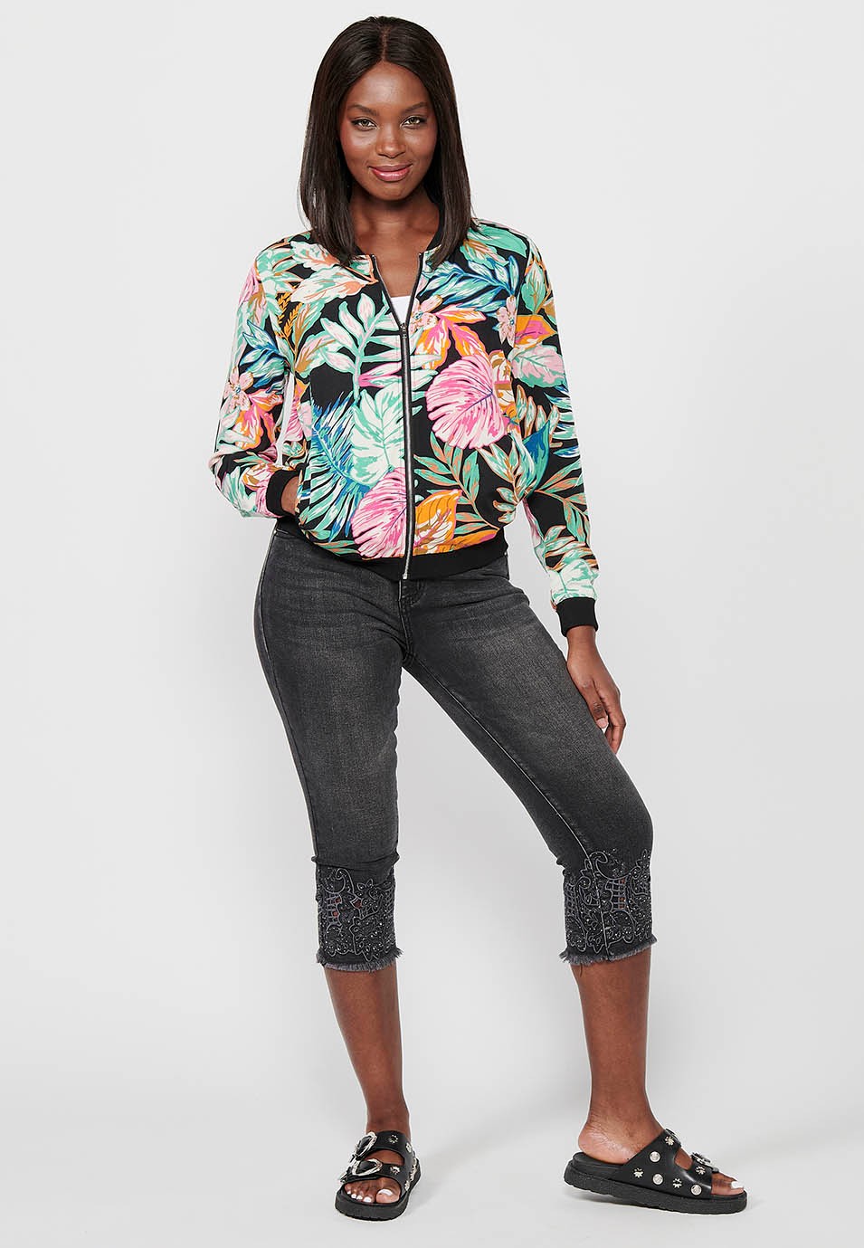 Long-sleeved sweatshirt jacket with ribbed finishes and floral print with front zipper closure. Composition 100% Polyester. Multicolor Color for Women from the Koröshi brand 3