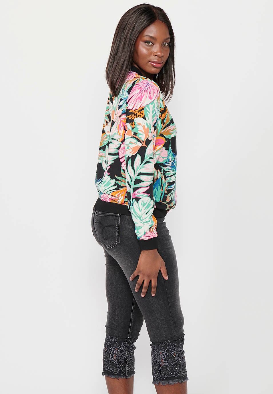 Long-sleeved sweatshirt jacket with ribbed finishes and floral print with front zipper closure. Composition 100% Polyester. Multicolor Color for Women from the Koröshi brand 8