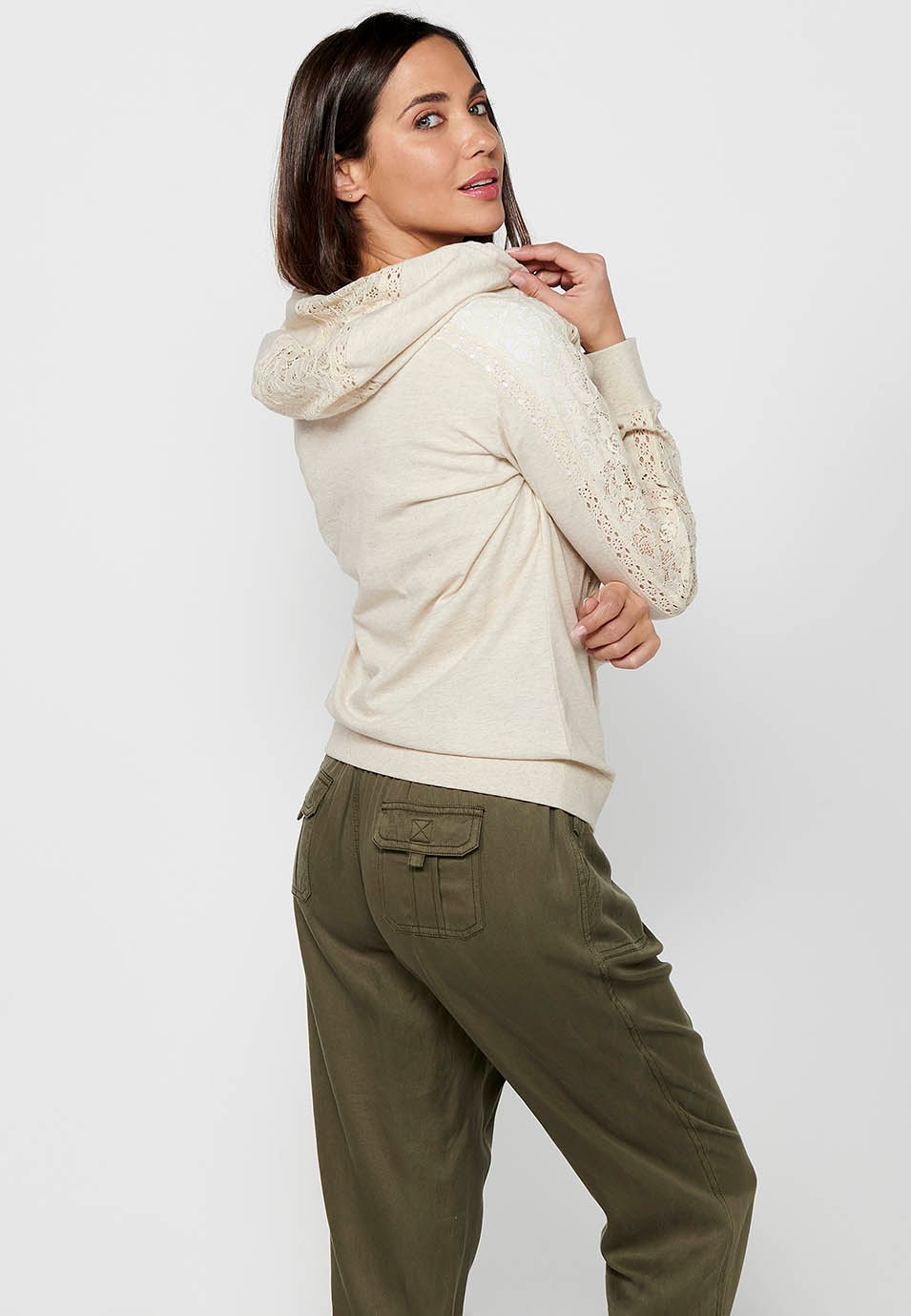 Jacken-Sweatshirt mit Reißverschluss vorne mit Spitzendetails und steinfarbenem Kapuzenkragen für Damen 9