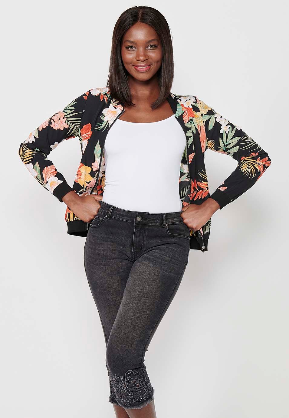 Chaqueta sudadera de manga larga con acabados en rib y estampado floral con cierre delantero con cremallera de color multicolor para mujer | Moda Actual 8