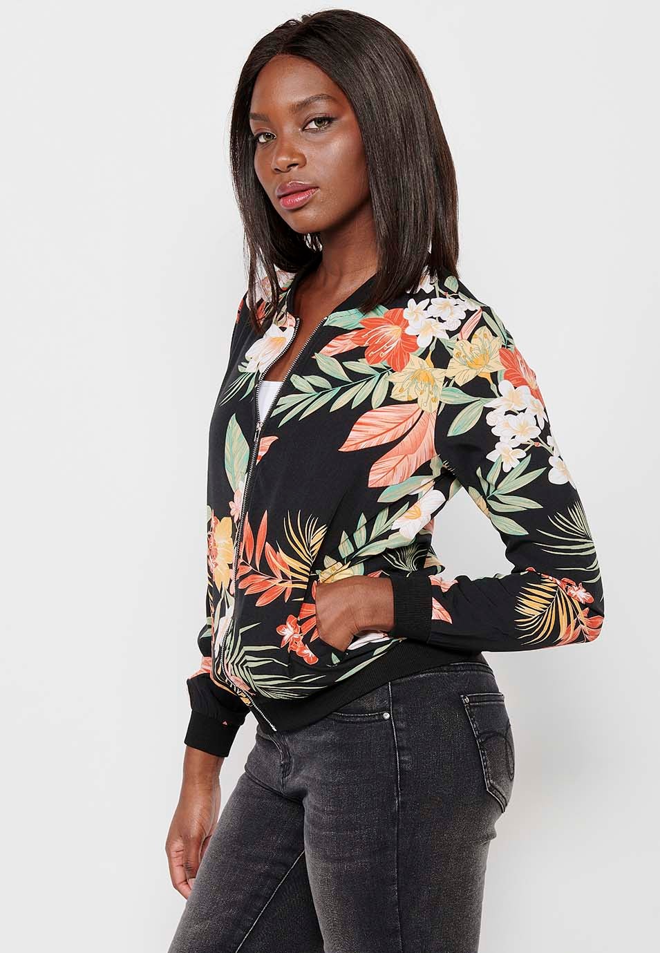 Chaqueta sudadera de manga larga con acabados en rib y estampado floral con cierre delantero con cremallera de color multicolor para mujer | Moda Actual 2