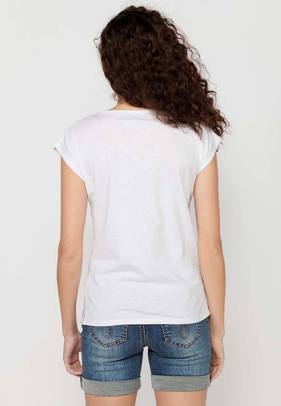 Kurzärmliges T-Shirt-Top aus Baumwolle mit Rundhalsausschnitt und Blumenstickerei vorne in Weiß für Damen 7