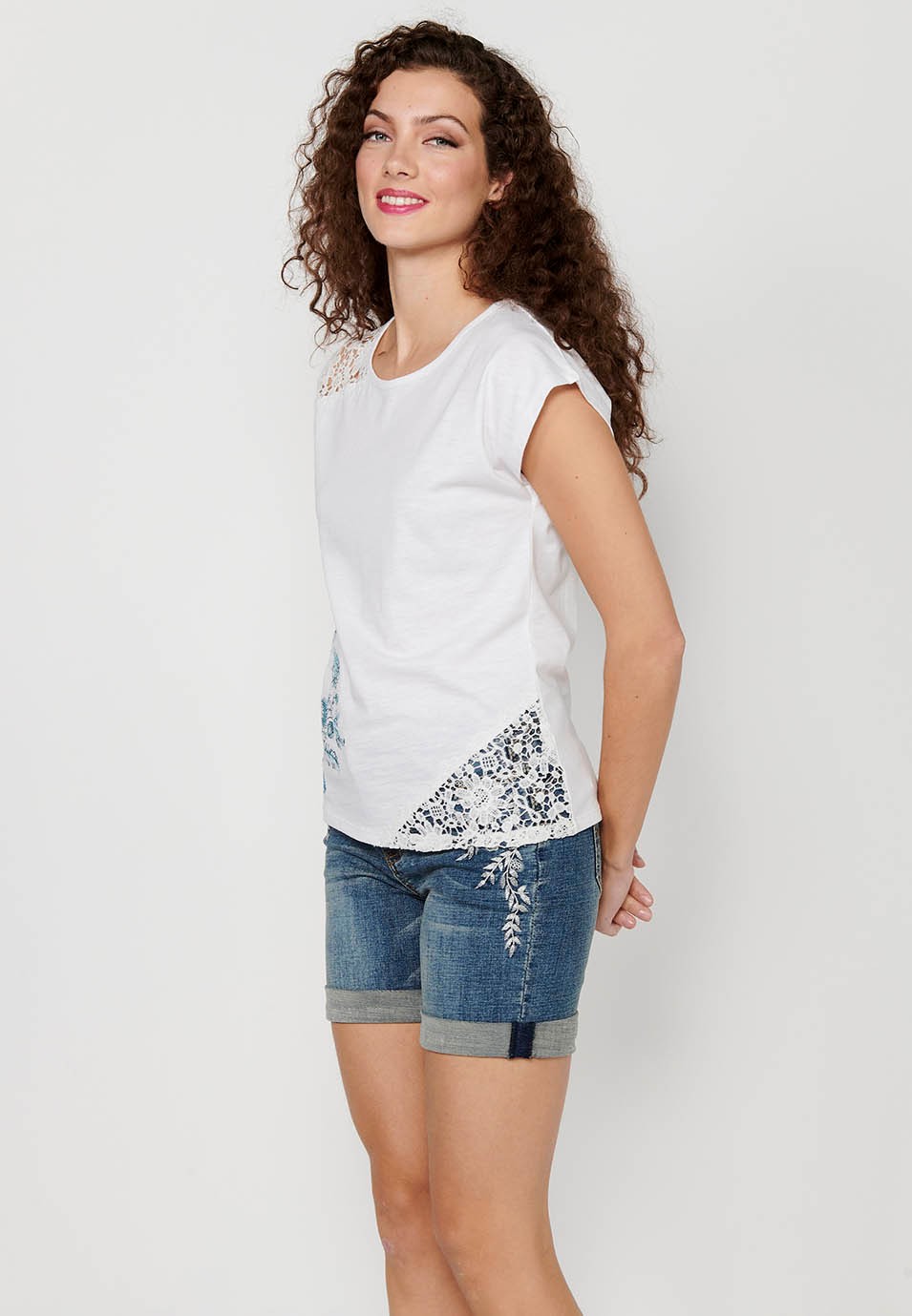 Short-sleeved T-shirt Cotton Top with Round Neck and Front Floral Embroidery in White for Women 5