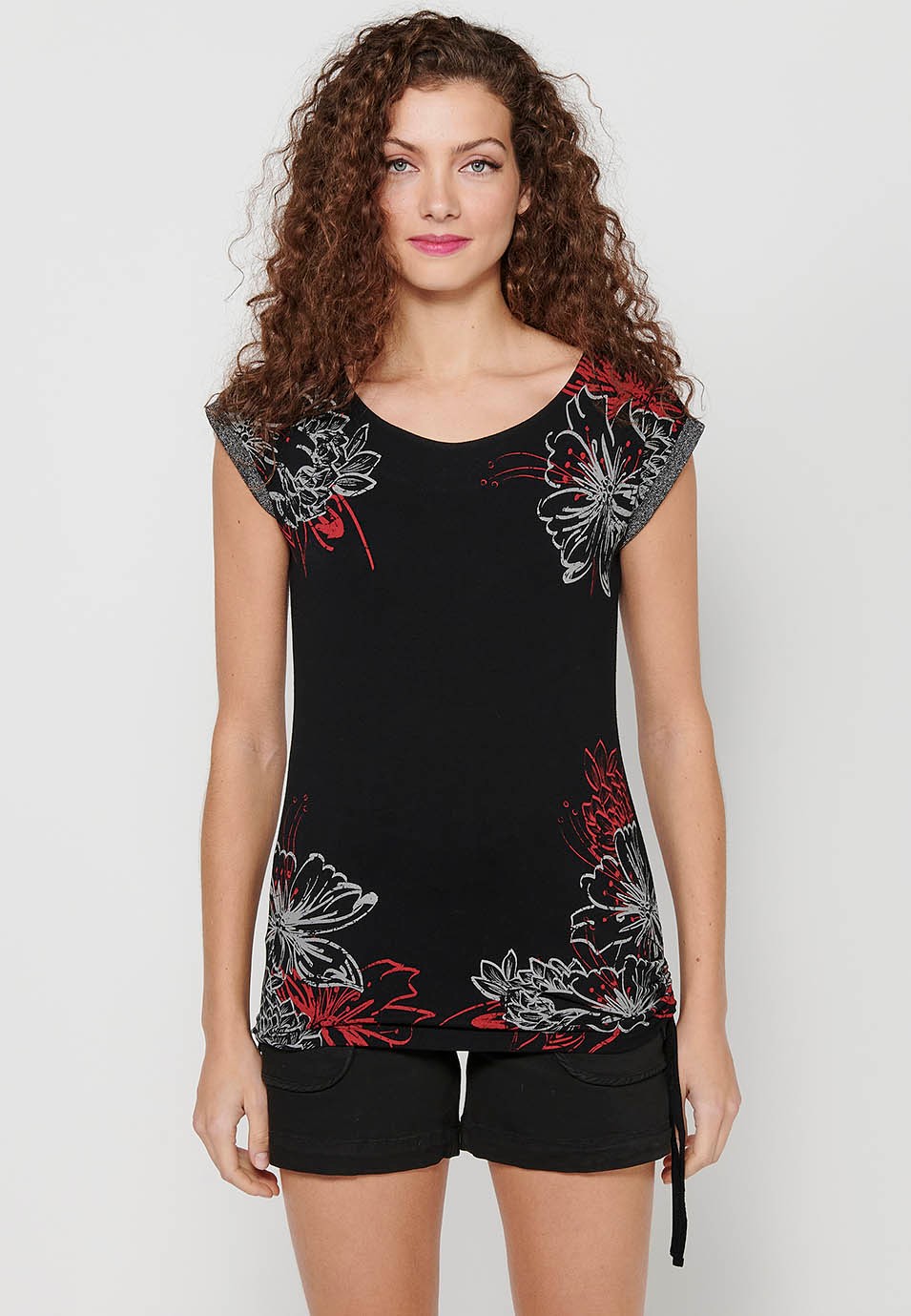 Camiseta larga con un lado arrugado con cinta de Manga corta con detalle y Estampado delantero de Color Negro para Mujer