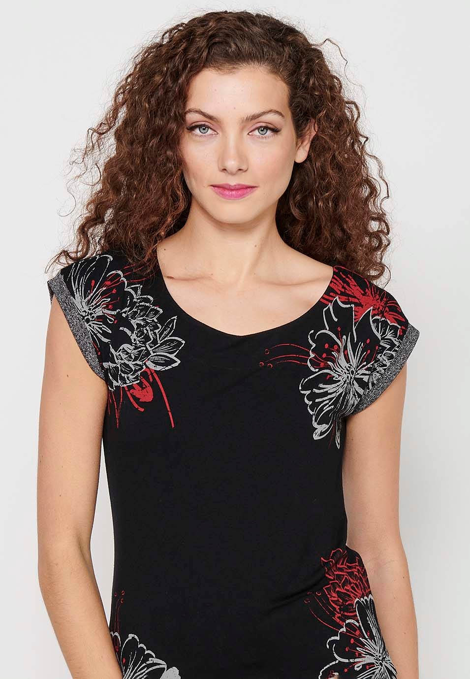 Camiseta larga con un lado arrugado con cinta de Manga corta con detalle y Estampado delantero de Color Negro para Mujer