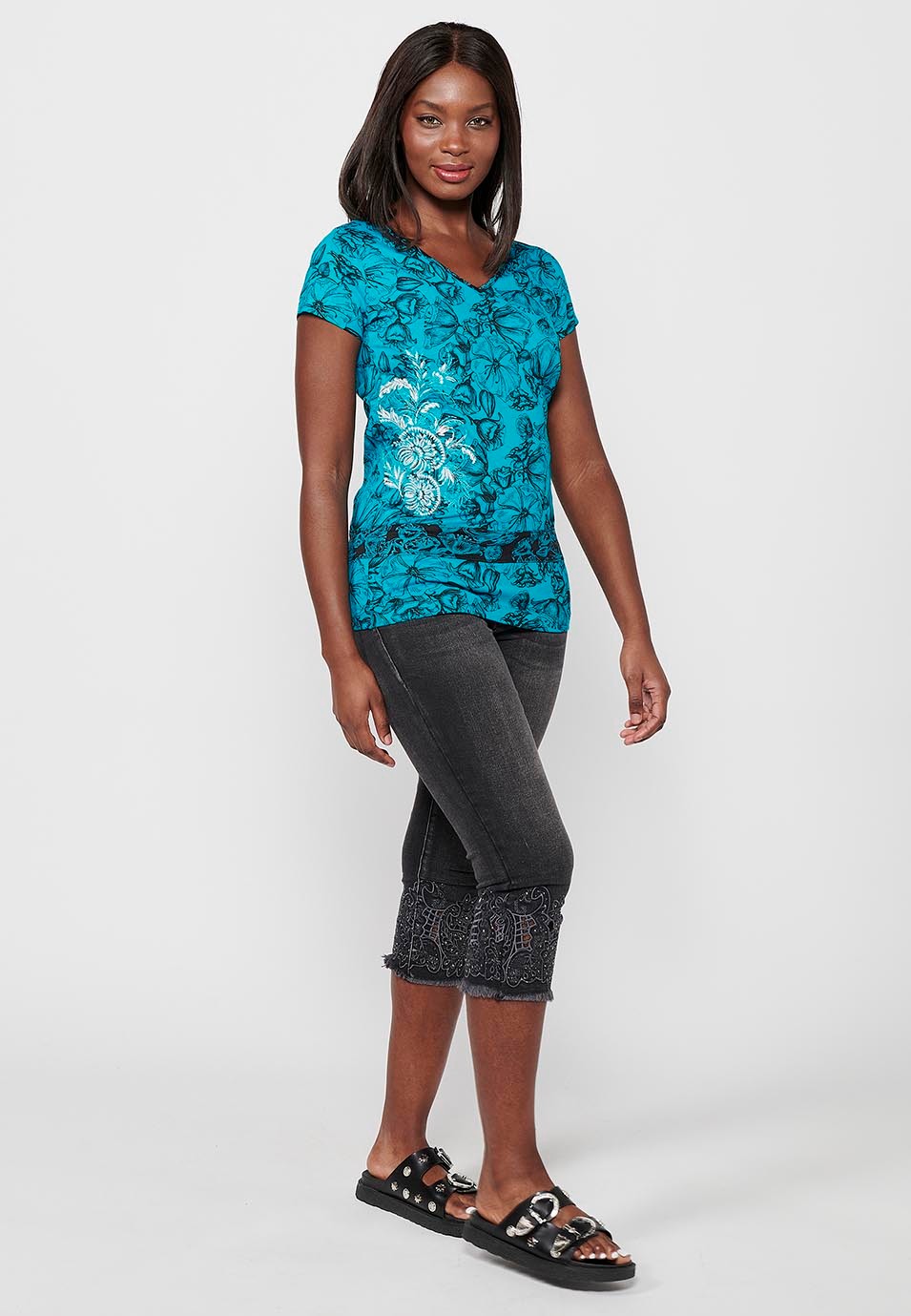 Kurzärmliges langes T-Shirt aus Baumwolle mit Taillendetail und Blumendruck mit V-Ausschnitt in der Farbe Mint für Damen 2