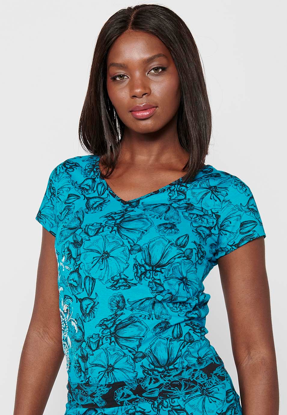 Short-sleeved cotton long T-shirt with waist detail and floral print with V-neck in Mint Color for Women 4