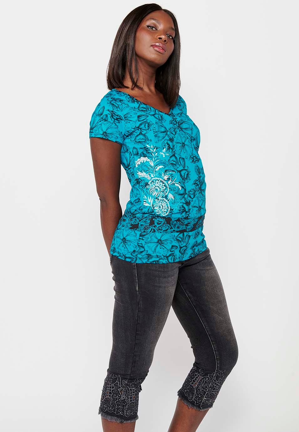 T-shirt long en coton à manches courtes avec détail à la taille et imprimé floral avec col en V de couleur menthe pour femme 1