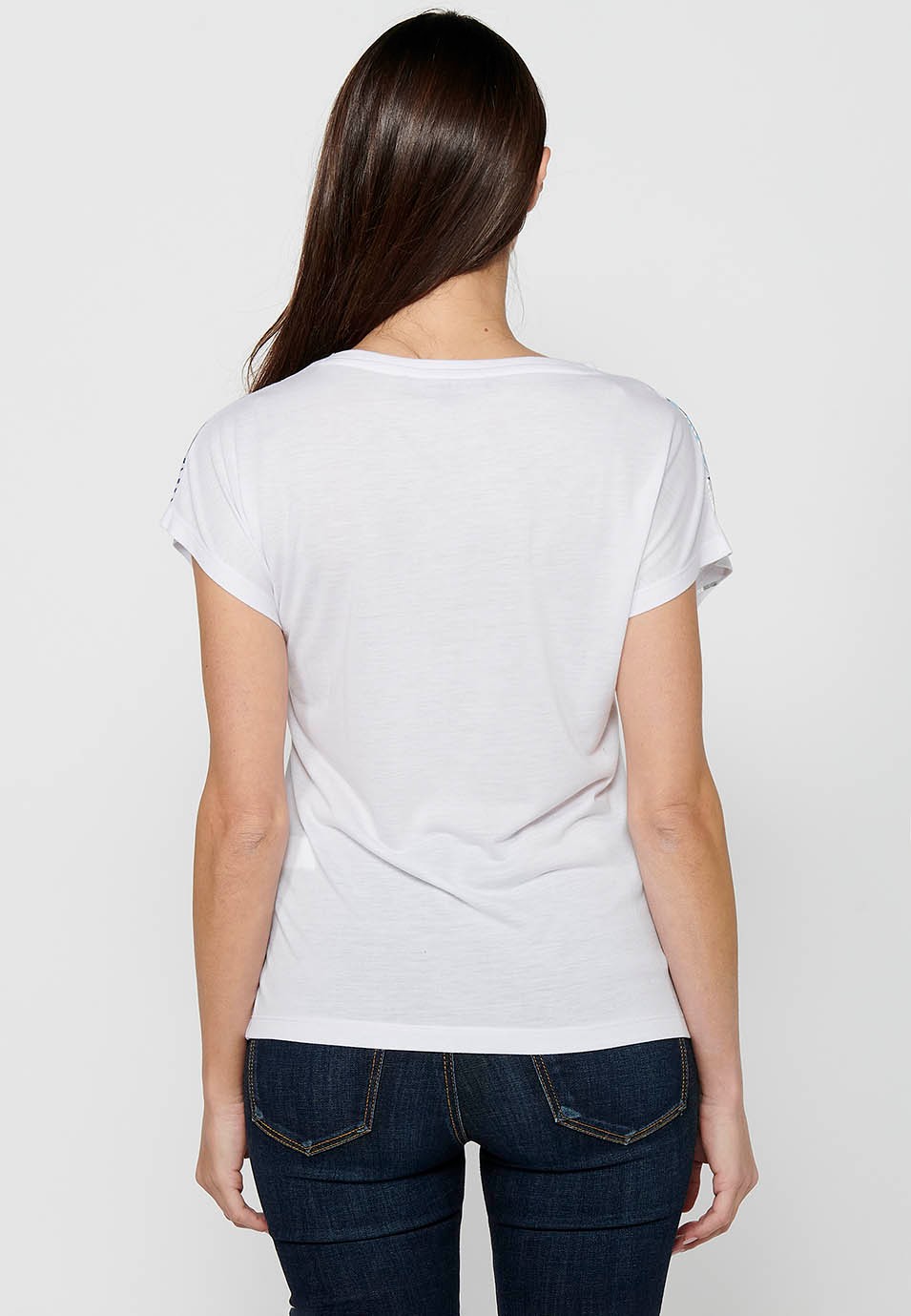 Weißes Damen-T-Shirt mit Rundhalsausschnitt und kurzen Ärmeln und Aufdruck auf der Vorderseite