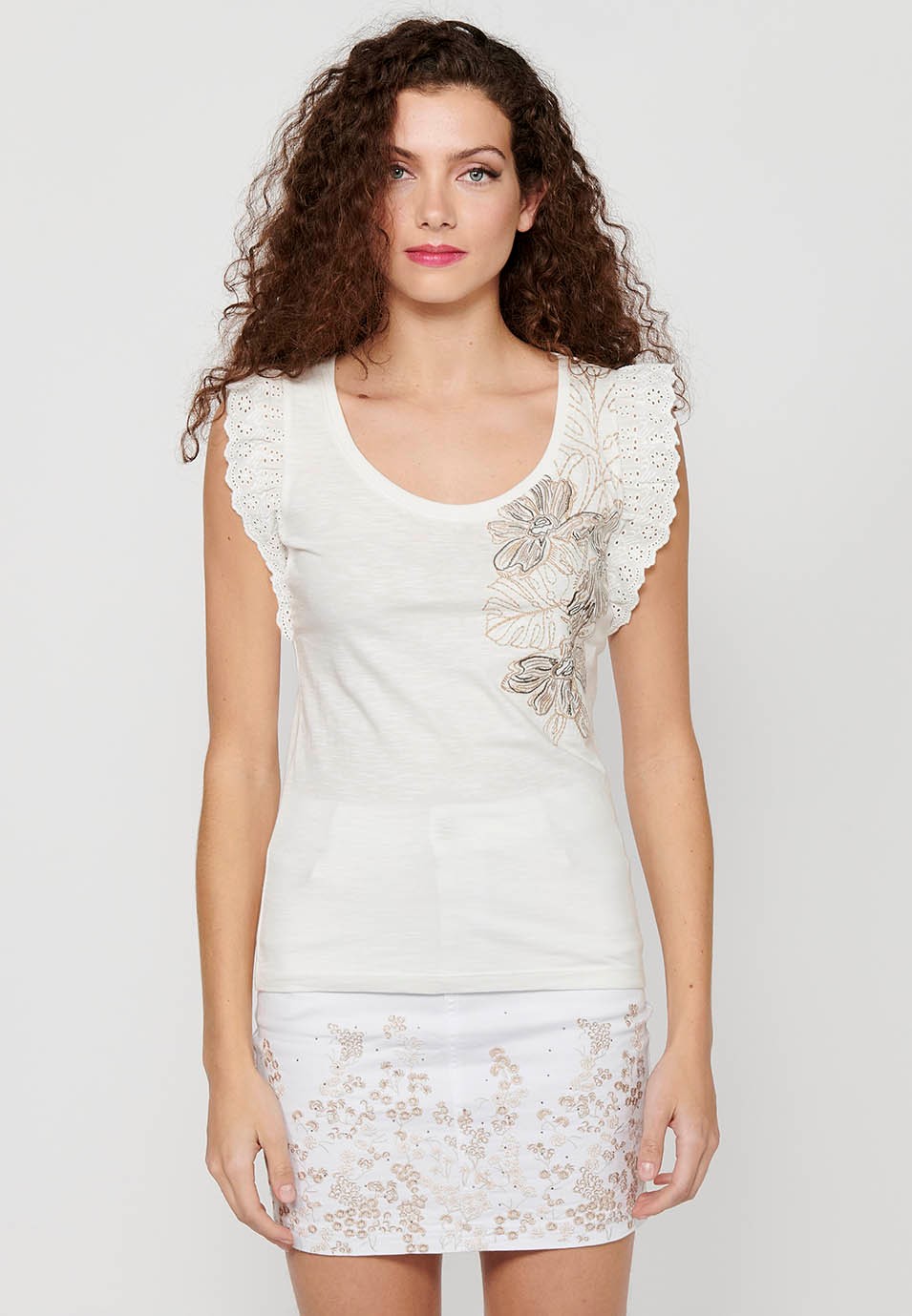 Ärmelloses T-Shirt-Oberteil aus Baumwolle mit Rüschen an den Schultern und weißem Detail vorne für Damen 4