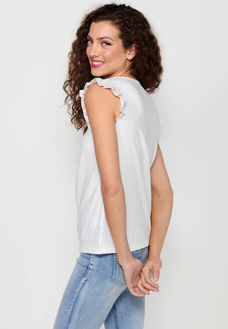 T-shirt femme blanc col rond manches courtes avec volant sur les épaules 5