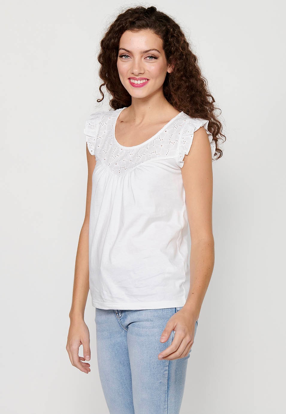 T-shirt femme blanc col rond manches courtes avec volant sur les épaules 7