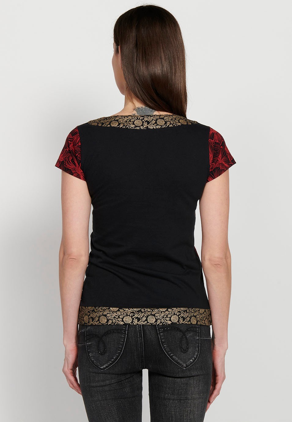 Women's short-sleeved V-neck T-shirt with multicolored floral embroidered details