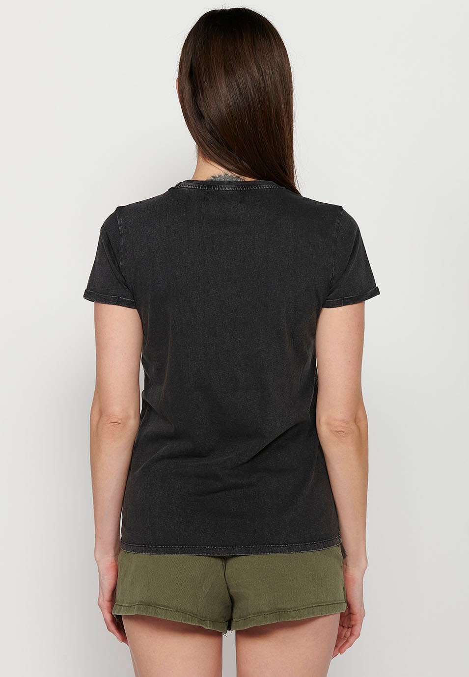 Camiseta de manga corta con estampado delantero, color negro para mujer 4