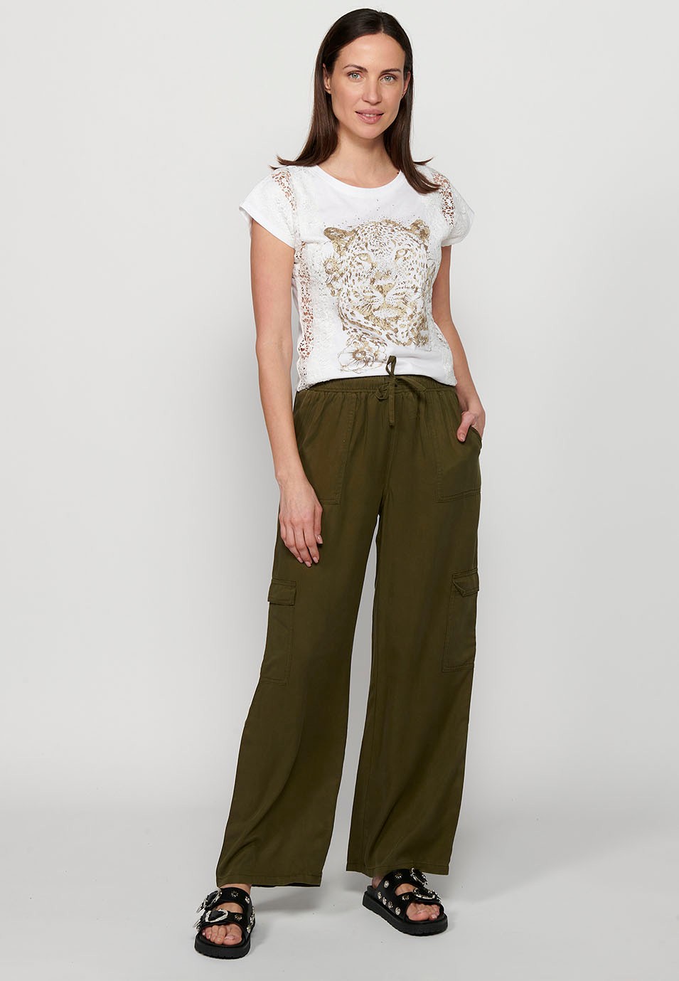 Camiseta de manga corta con detalle de blonda y estampado delantero, color blanco para mujer | Moda Actual