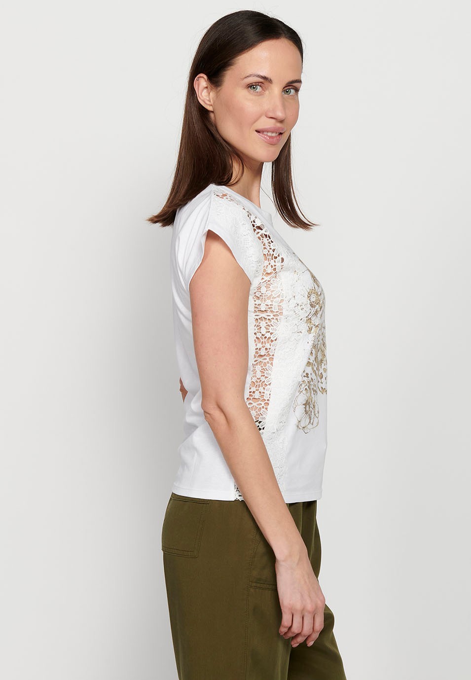 Samarreta de màniga curta amb detall de blonda i estampat davanter, color blanc per a dona