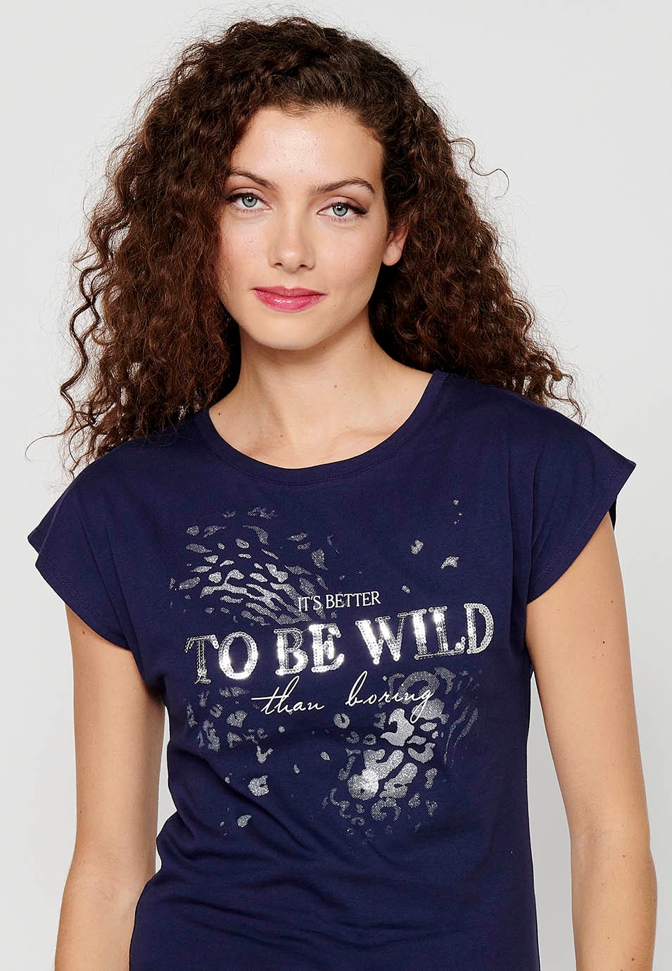T-shirt à manches courtes avec col rond et imprimé sur le devant de couleur marine pour femme