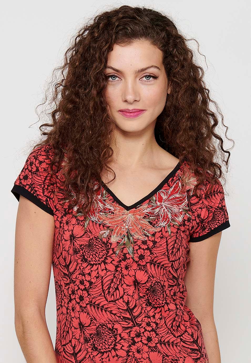 Short-sleeved Cotton T-shirt with V-neck and floral print with Coral Embroidered Details for Women 5