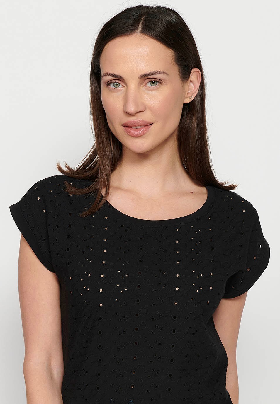 Schwarzes, kurzärmliges Damen-T-Shirt mit rundem Ausschnitt und Stickerei